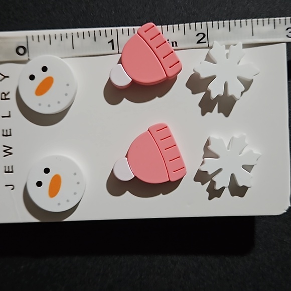 3 Pairs 🎁 of Holiday Earrings! Snowman, Hat & Snowflake NWT - Picture 4 of 5